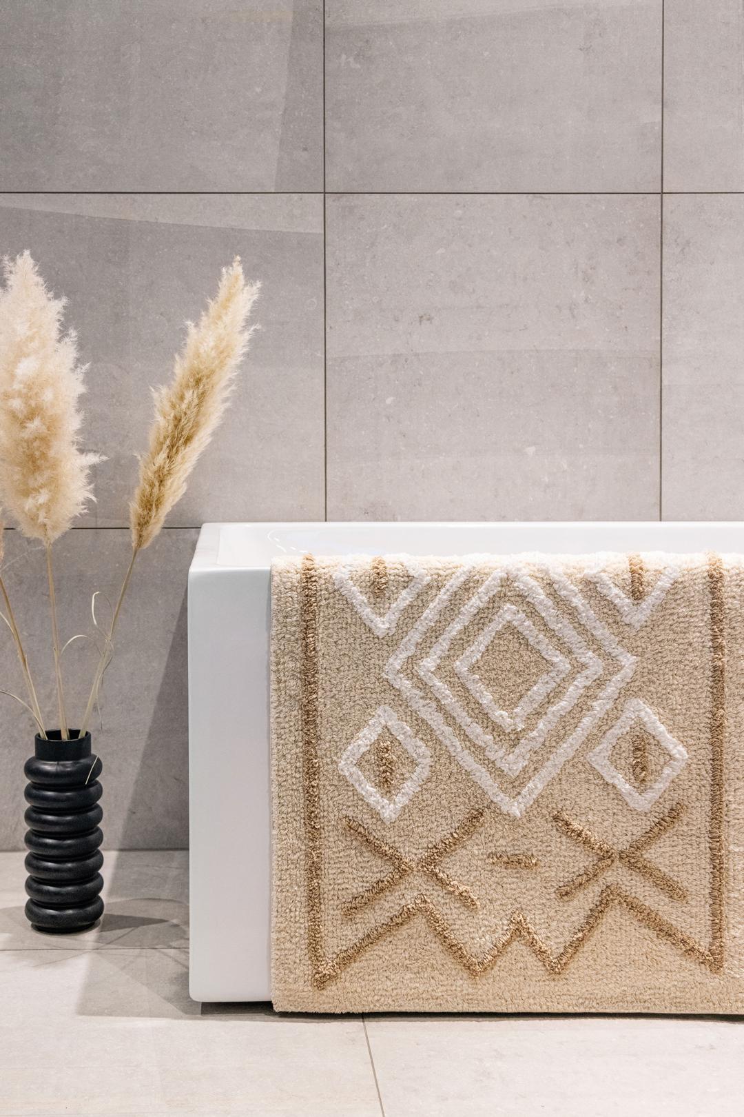 Atlantis bademåtte i beige med geometrisk mønster