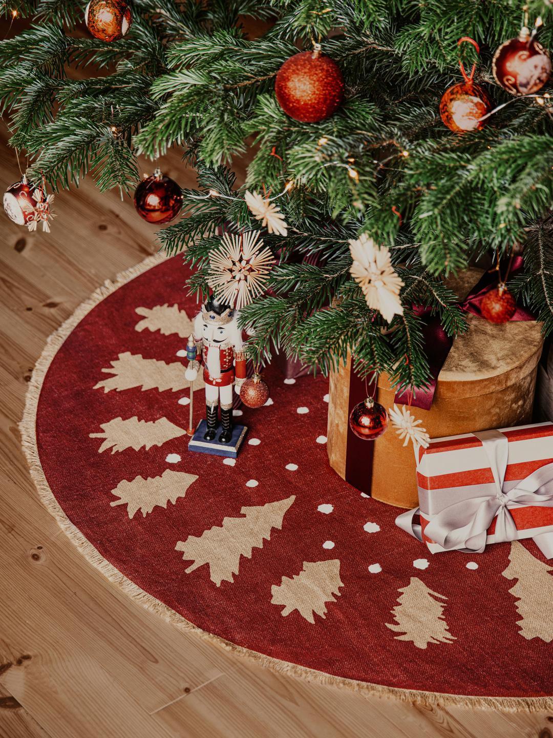 Winterland - Red / Beige - 120 x 120 cm