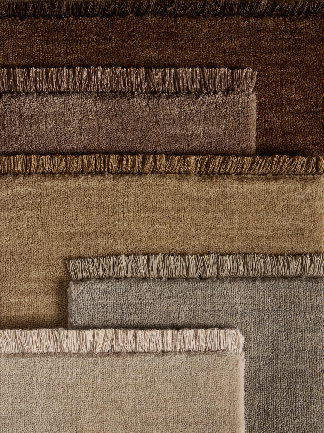 Beige rug with fringes and a soft wool pile