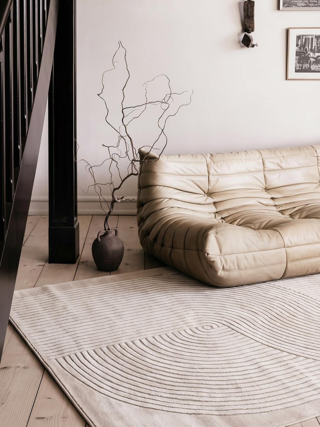 Beige tapijt met gestructureerde lijnen