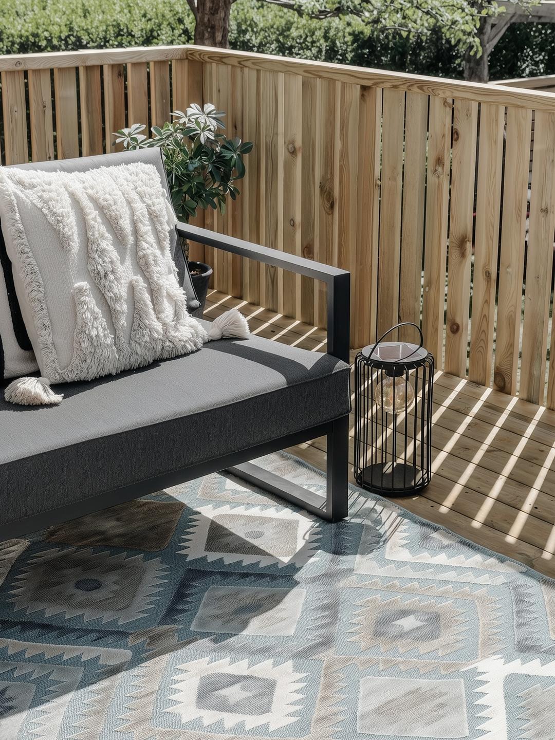 Blauw tapijt met een tactiel hoog en laag Flor patroon