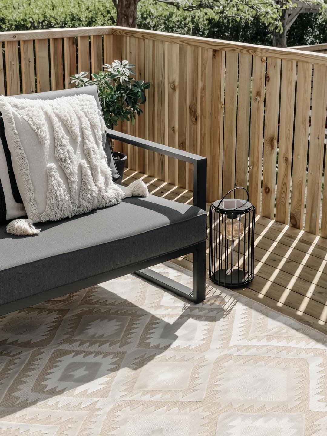 Beige tapijt met patroon van hoge en lage pool