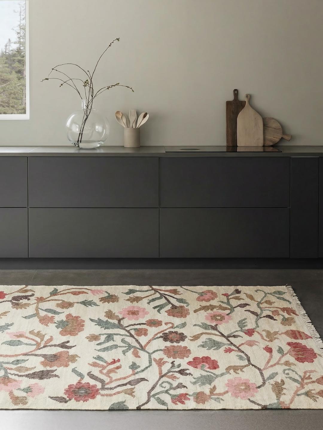 Multikleur tapijt met bloemmotief