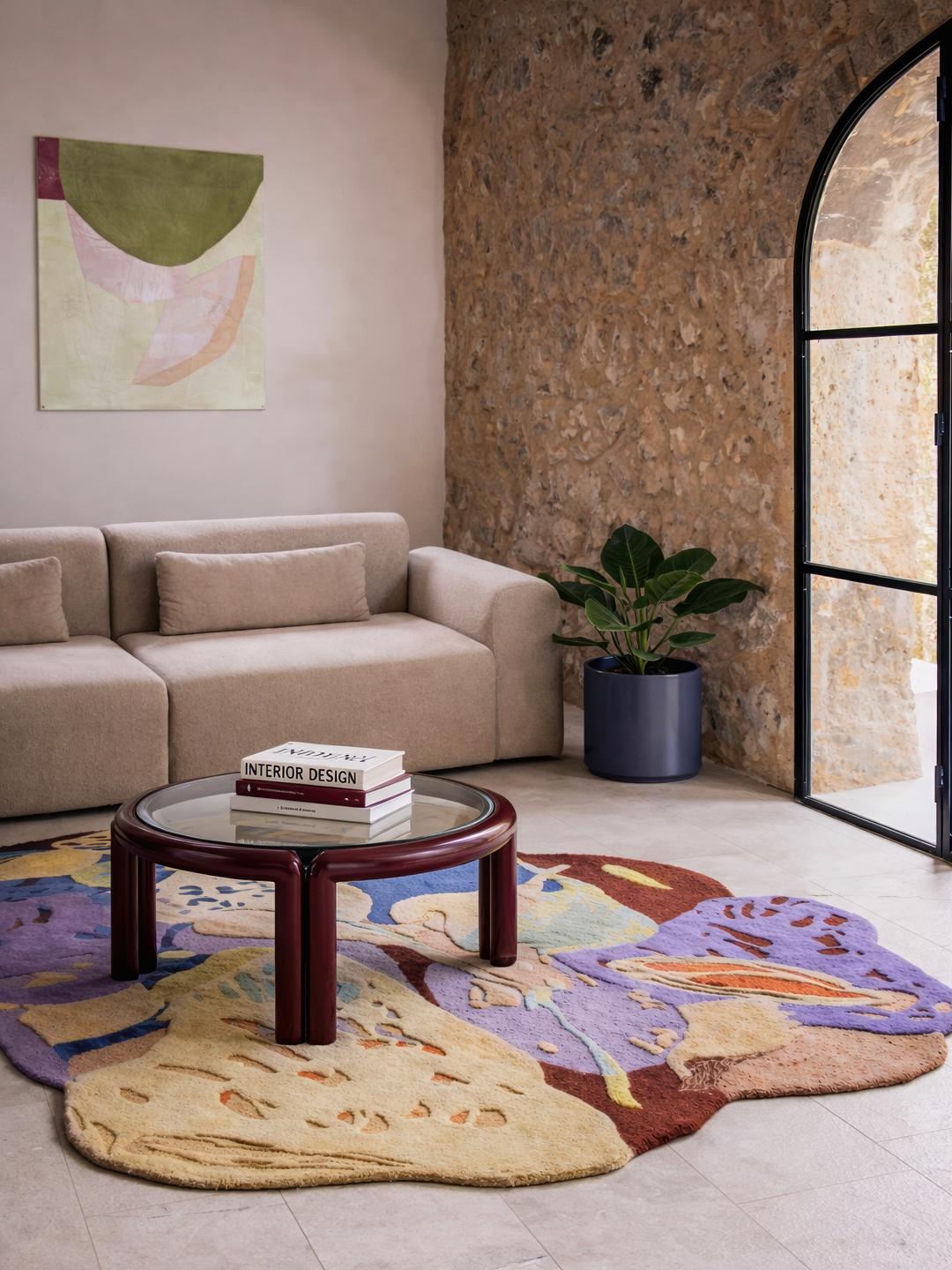 Onregelmatig gevormd multicolor wollen vloerkleed met abstracte organische patronen