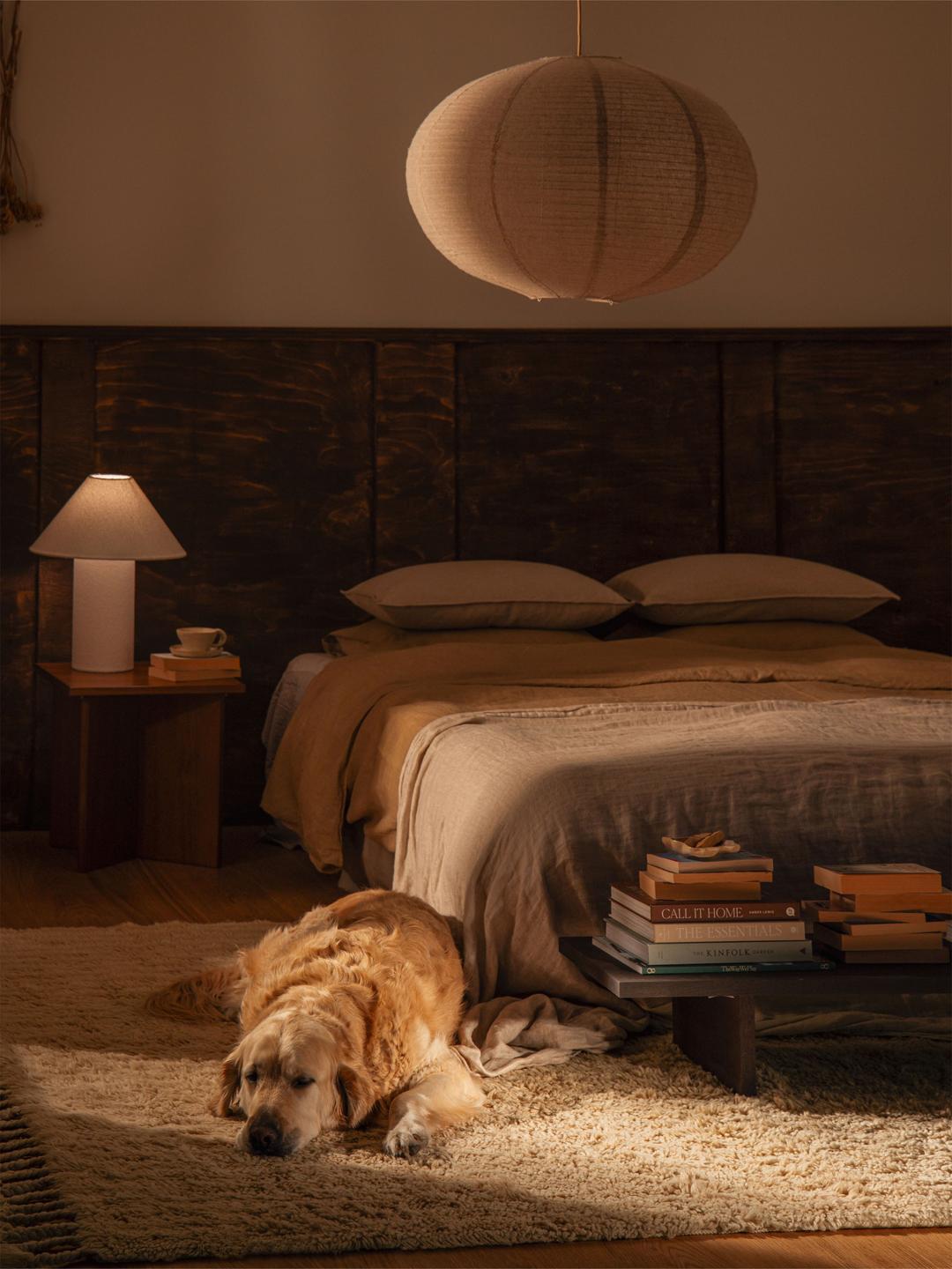 Beige tapijt met geribbelde textuur en franjes