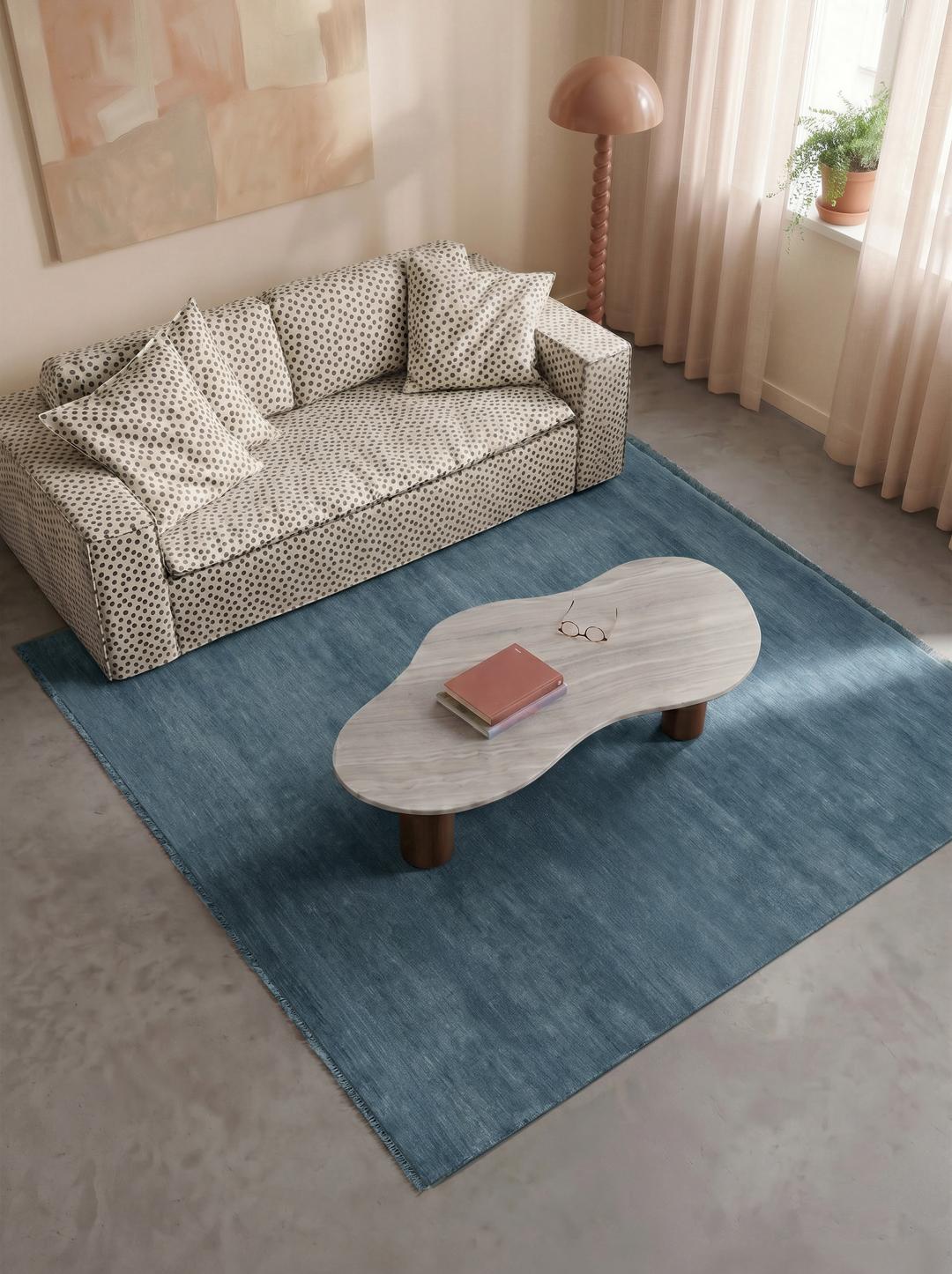 Tapis tissé à la main bleu canard foncé avec de courtes franges