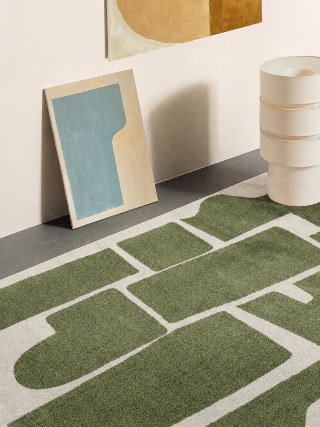 Groen en gebroken wit tapijt met abstracte vormen
