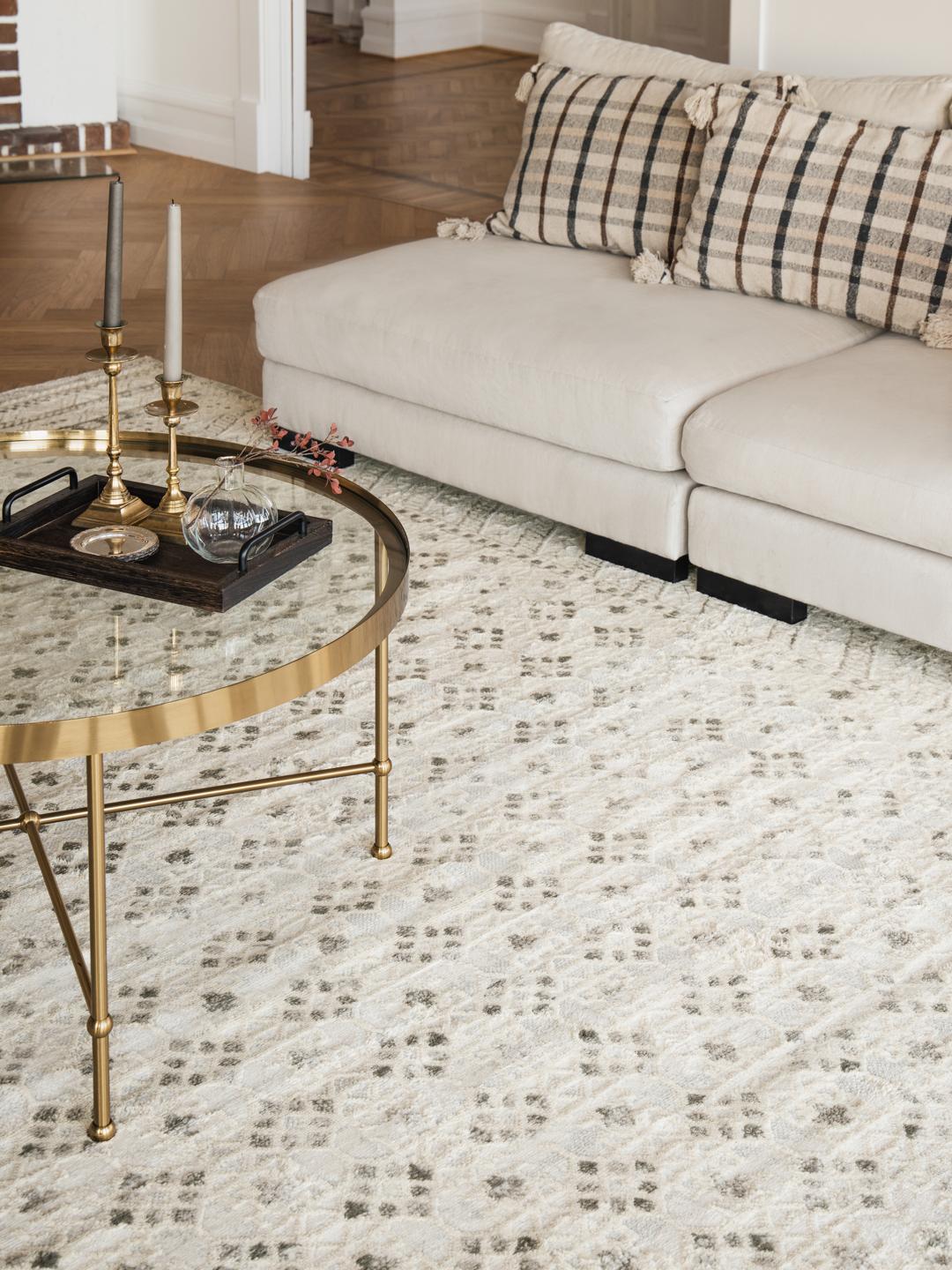 Beige tapijt met een zachte textuur