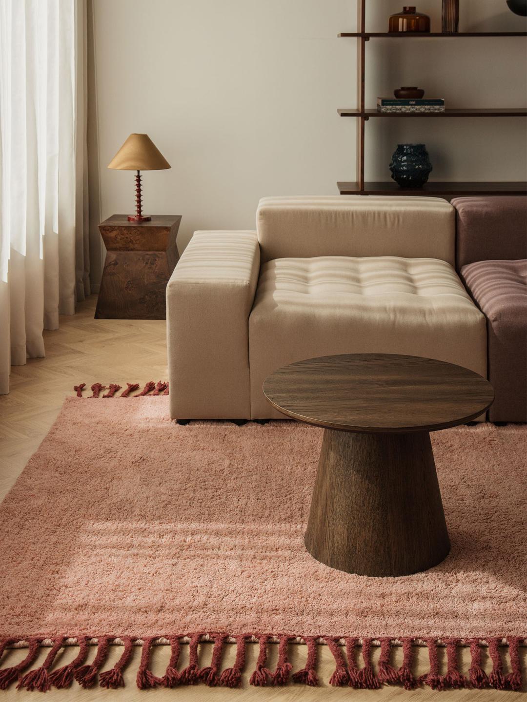 Roze vloerkleed met franjedetails