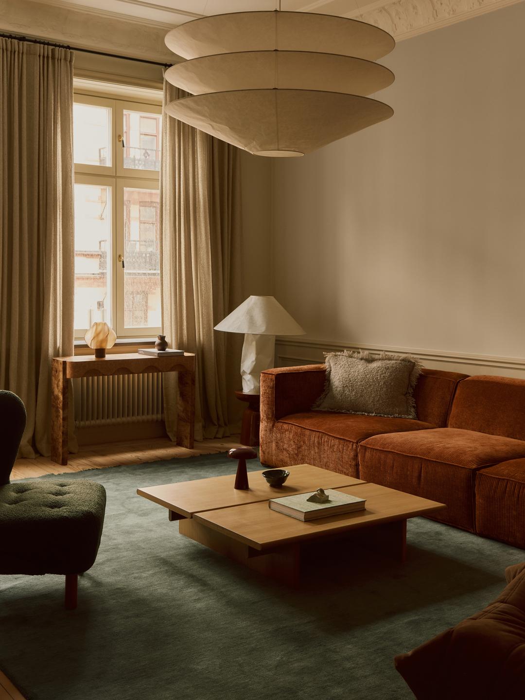 Groen handgeweven vloerkleed met korte franjes