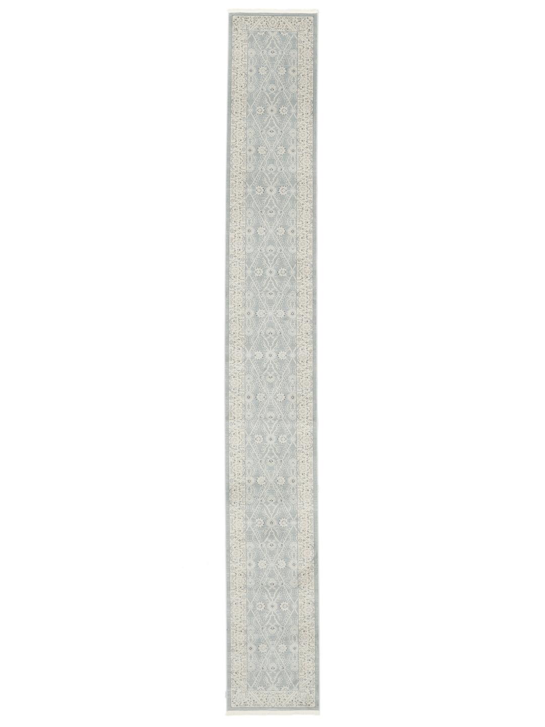 Lichtblauwe loper met traditionele motieven
