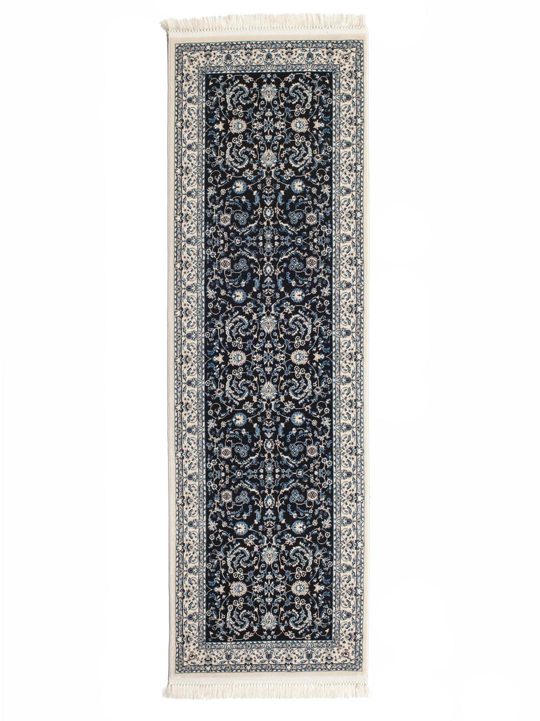 Un magnifique tapis de couloir bleu marine avec des motifs floraux complexes et des bordures claires.