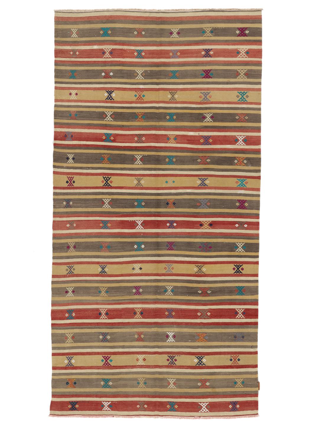 Tapis Kilim vintage turc avec des rayures multicolores et des motifs géométriques