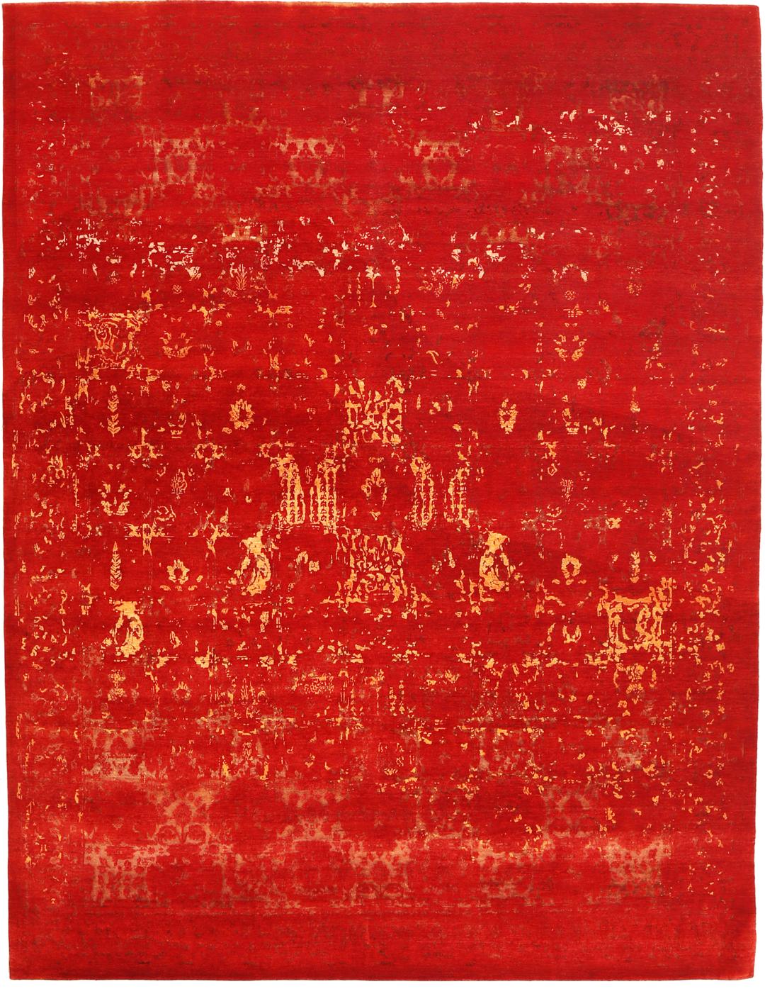 Een groot, rechthoekig handgeknoopt vloerkleed uit India met een levendig rood veld en organische gouden details.