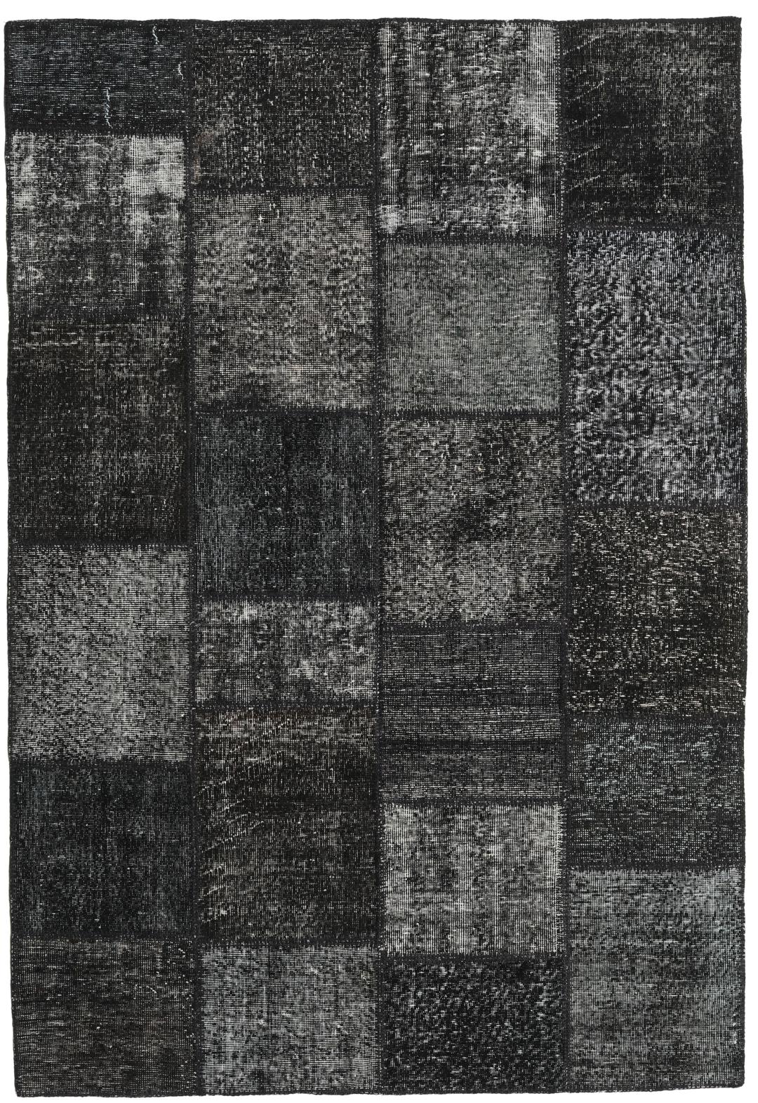Een uniek, handgeknoopt zwart patchwork tapijt van Turkse oorsprong.