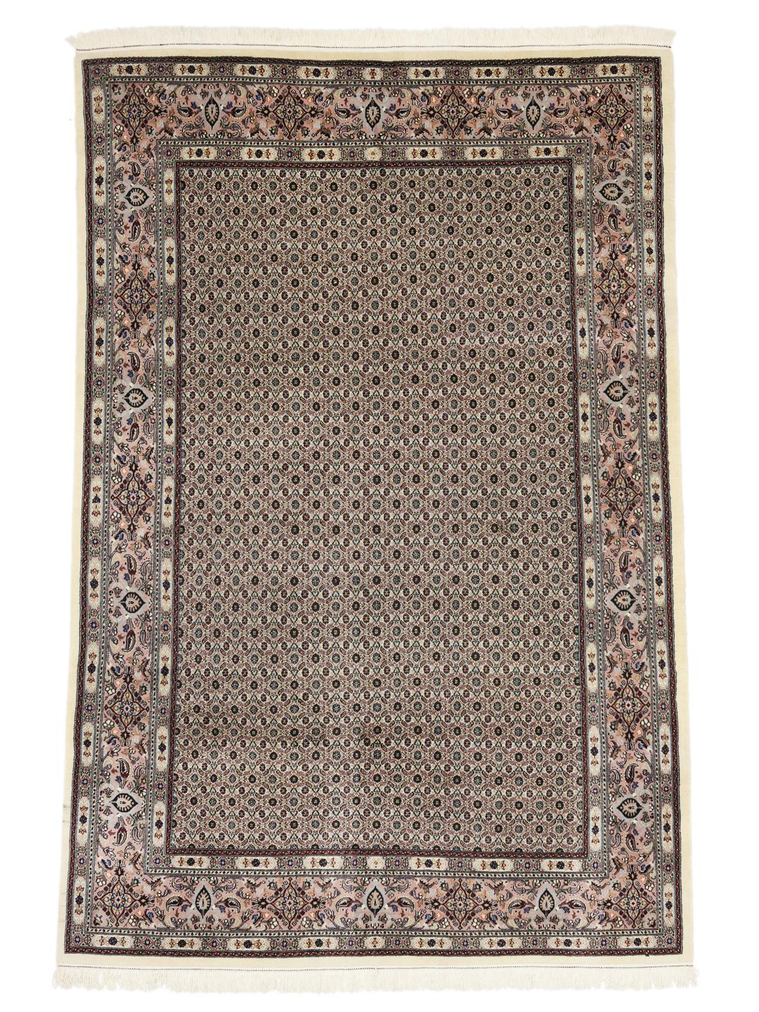 Authentiek handgeknoopt Moud Sherkat Farsh tapijt met ingewikkelde patronen in bruine en beige tinten.
