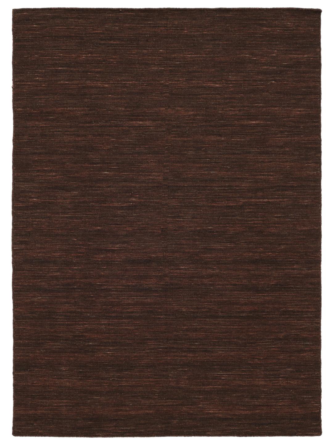 tapis brun foncé