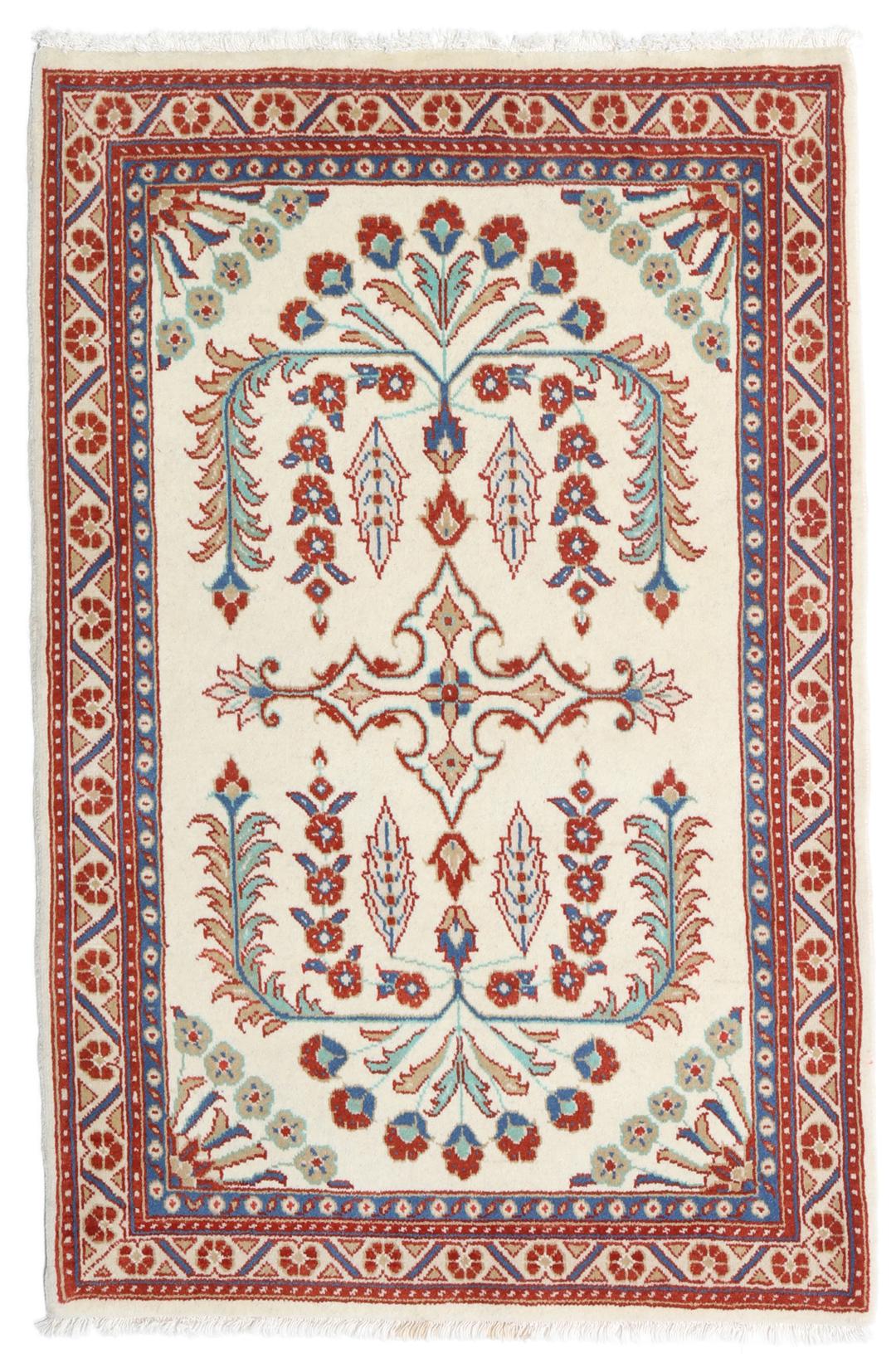 Handgeknoopt Sarough-tapijt met bloemmotieven in rood en blauw op een ivoorkleurige achtergrond