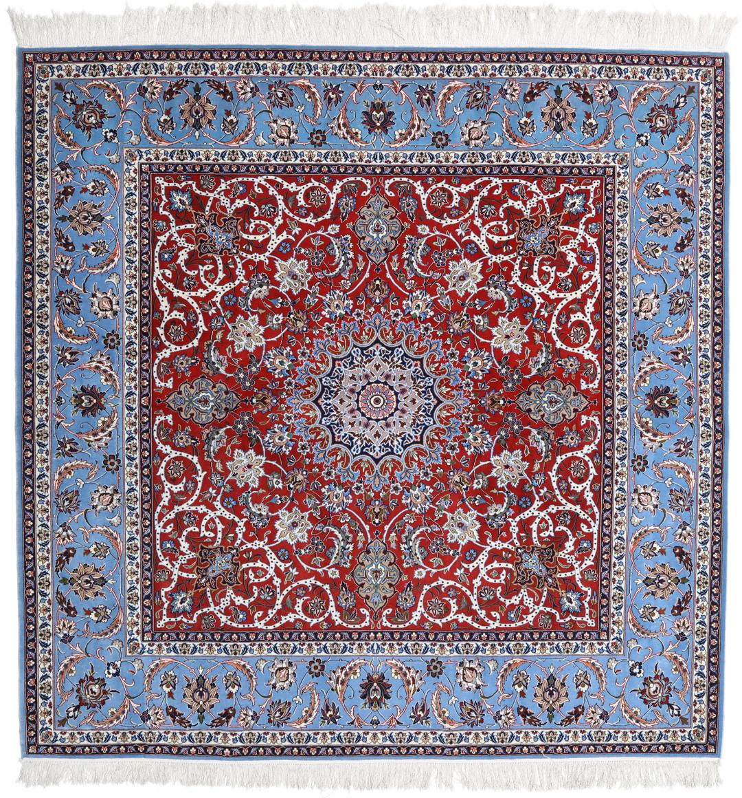 Een vierkant handgeknoopt Isfahan-tapijt uit het Midden-Oosten met een rood centraal medaillon en blauwe randen.