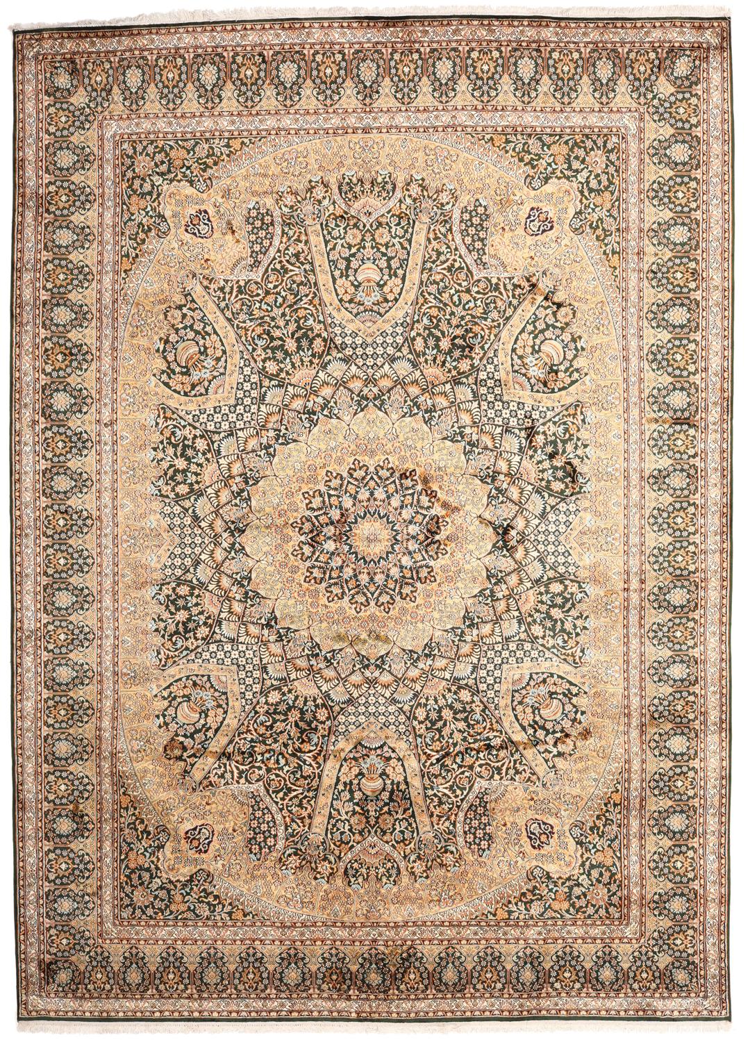 Håndknyttet Kashmir-silketæppe fra Indien med indviklede blomstermønstre i beige og mørkegrøn