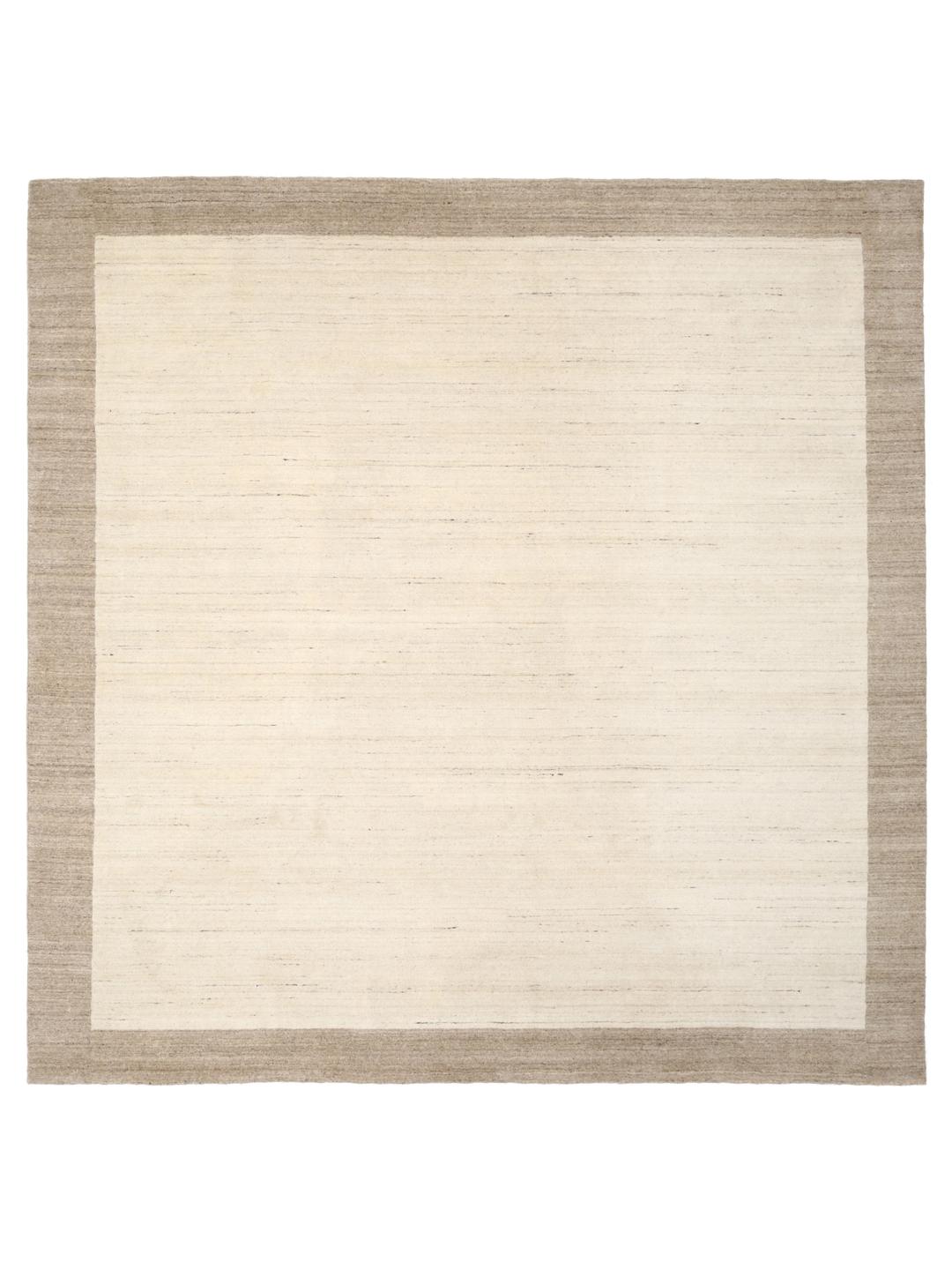 Vierkant beige tapijt met wollen pool en een eenvoudige rand