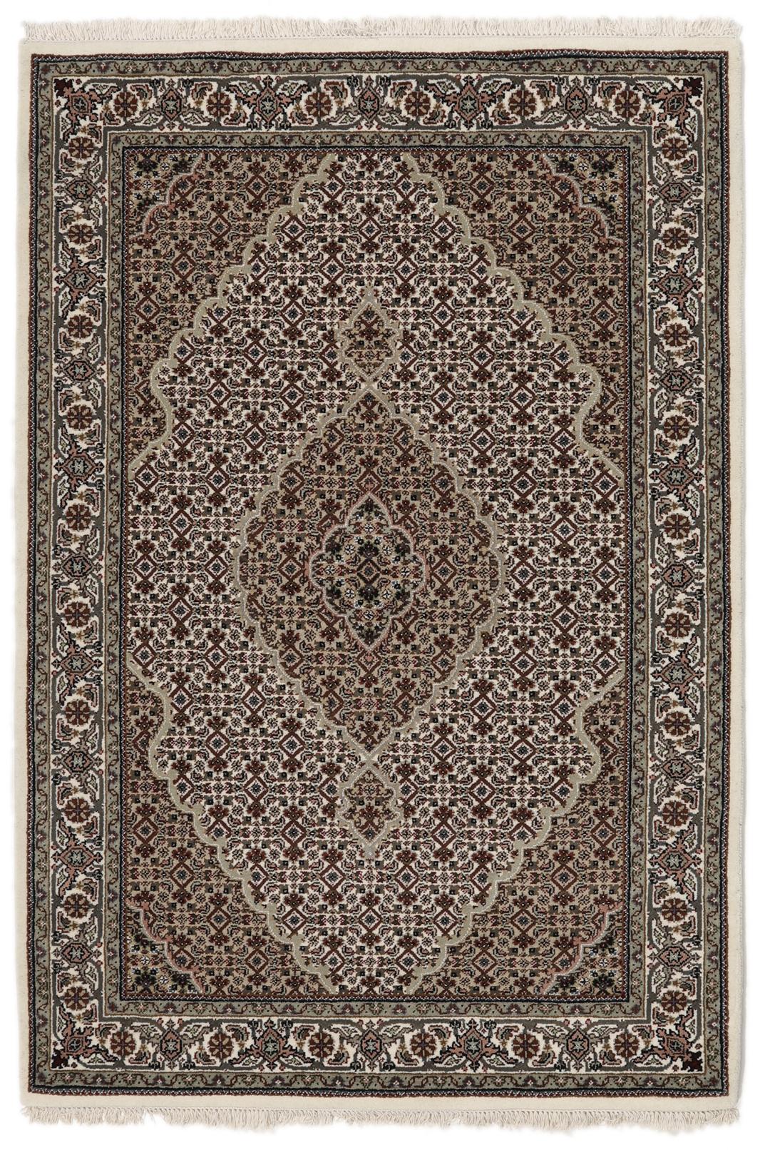 Un tapis Tabriz noué à la main provenant d'Inde avec un motif de médaillon floral multicolore