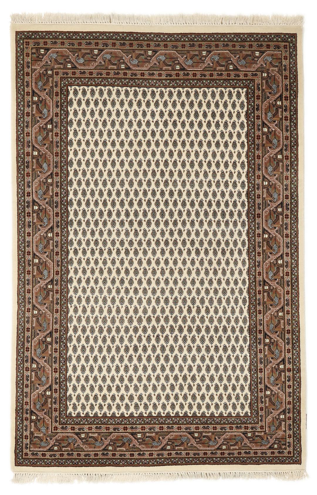Een handgeknoopt Mir Indo-tapijt uit India met een beige veld en aardse bruine randen.