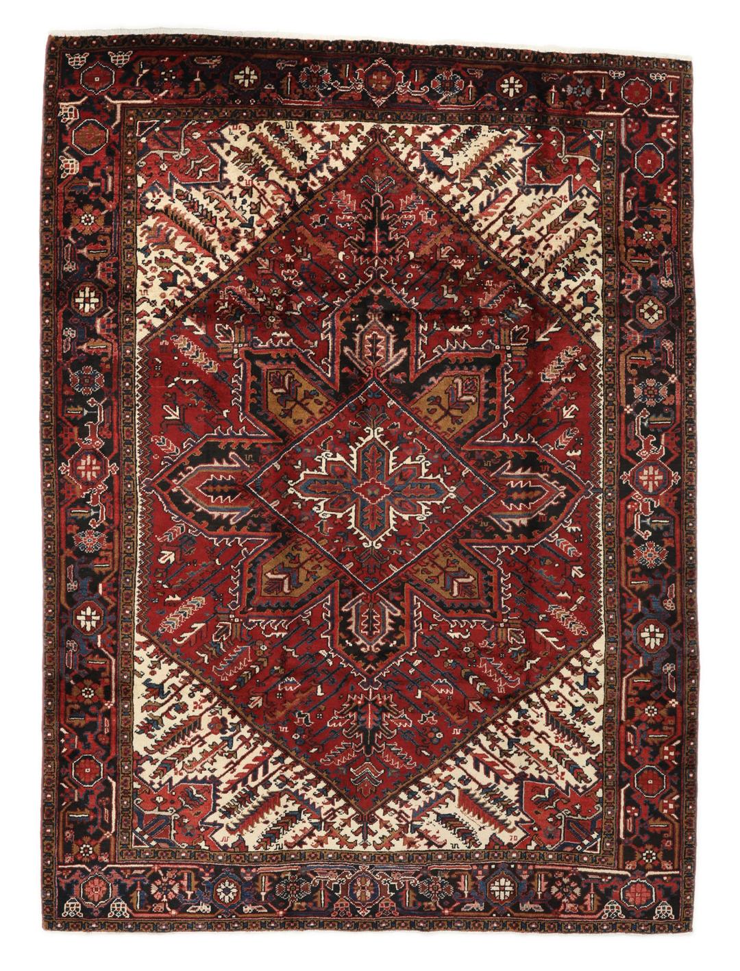 
    Heriz - Black / Dark red - 213 x 281 cm
  