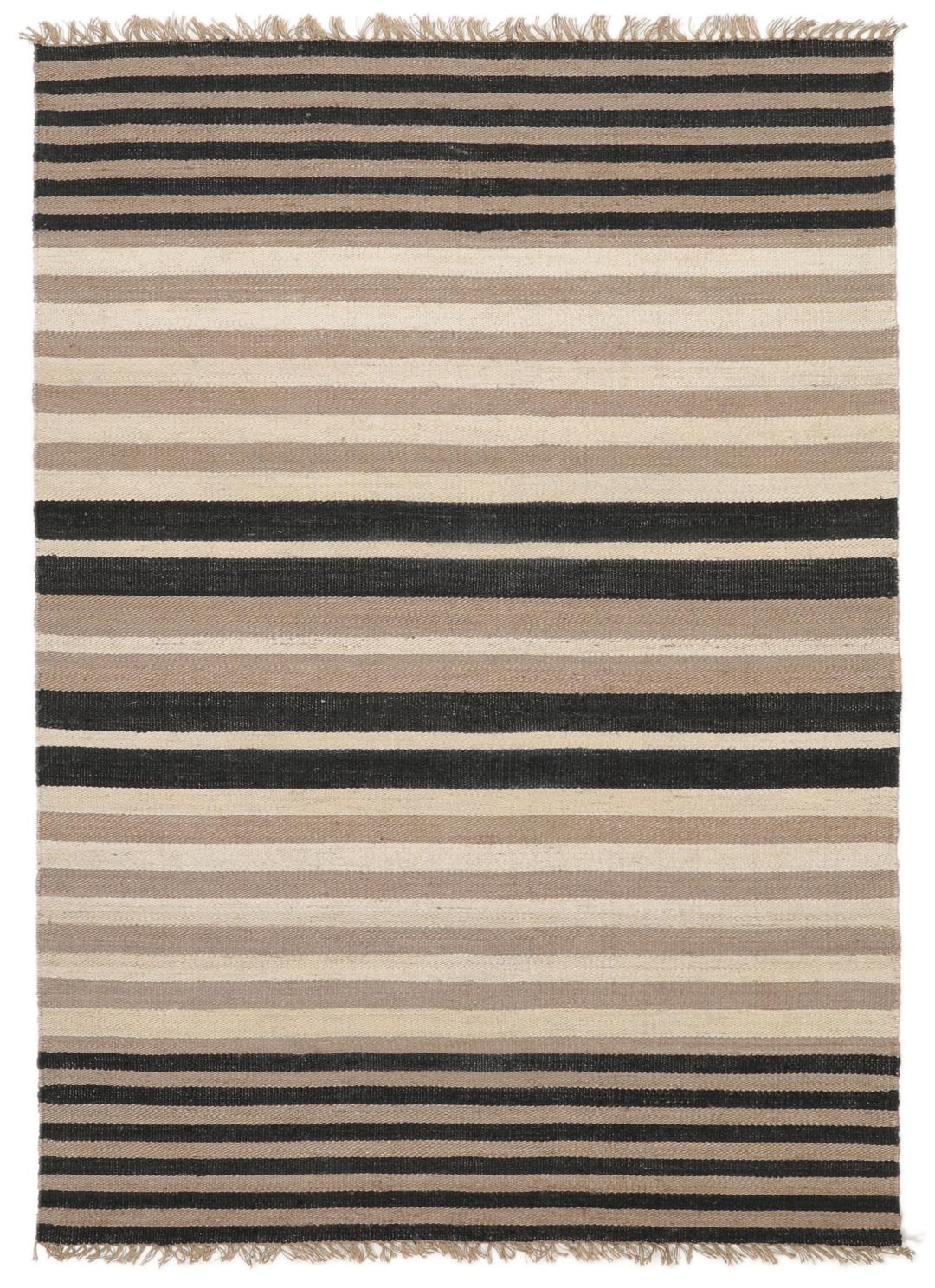 Beige og sort stribet tæppe lavet af jute.