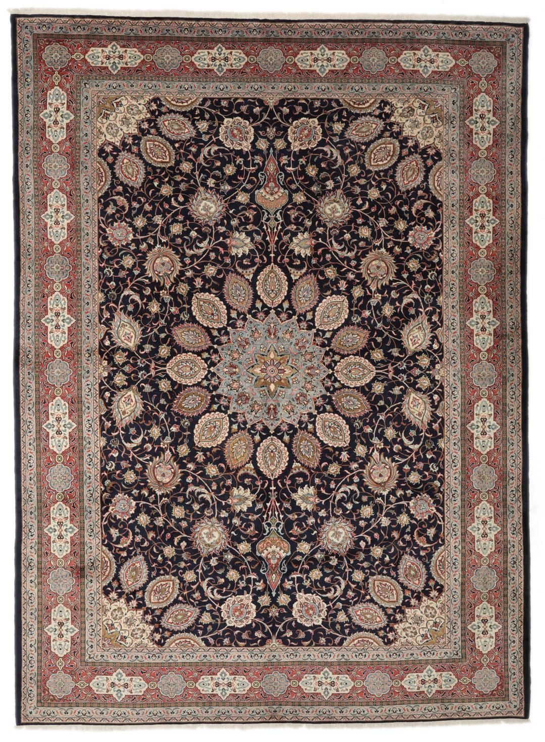 Hand-knotted Sarough rug with a central medallion and floral patterns in multicolor tones