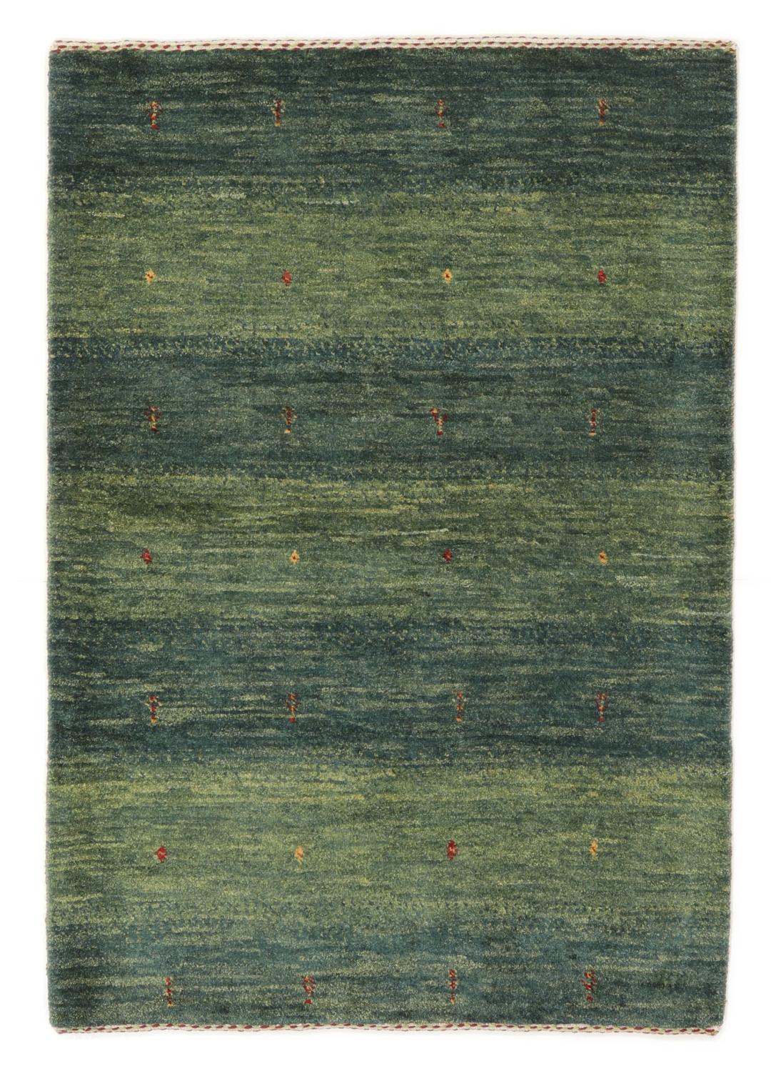 Een handgeknoopt Loribaft Fine vloerkleed uit het Midden-Oosten in verschillende tinten groen.