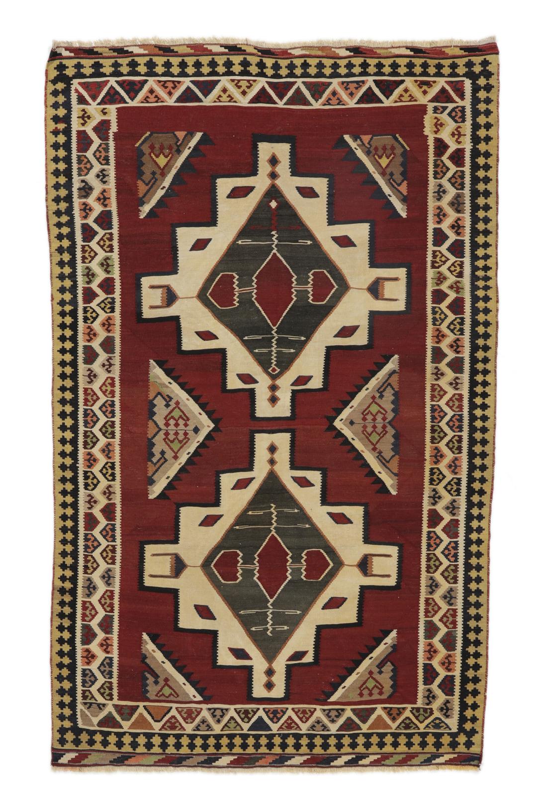 Tapis kilim vintage tissé à la main provenant du Moyen-Orient dans des tons rouges et neutres