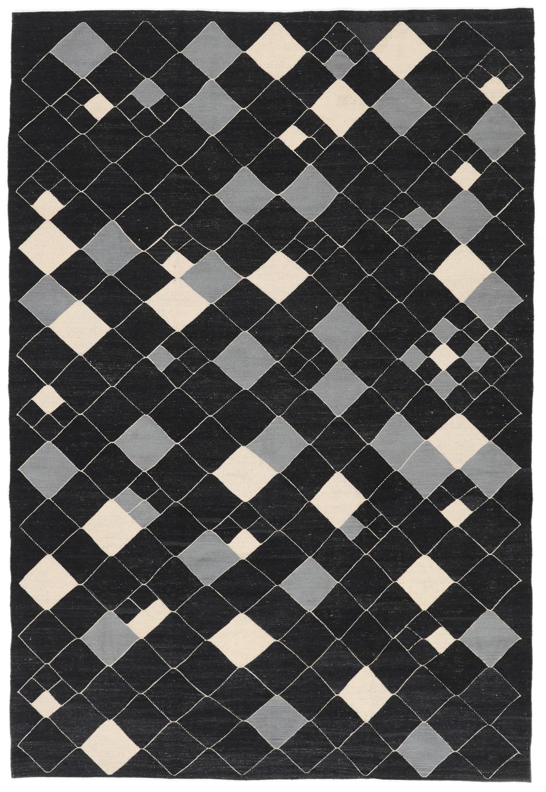 Een modern Afghaans Kelim-tapijt met een geometrisch ruitpatroon in zwart, grijs en beige.