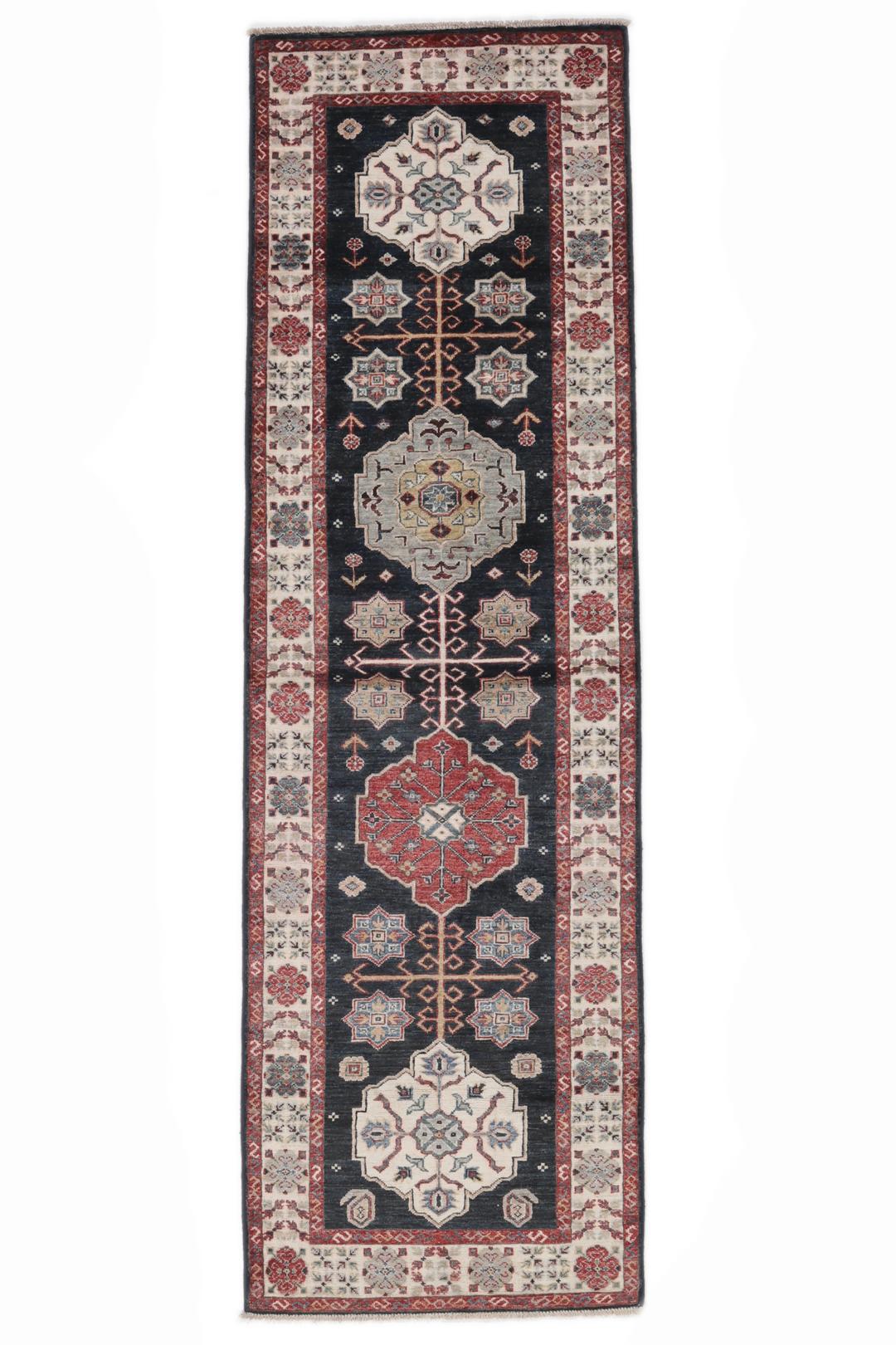 Tapis Kazak noué à la main originaire d'Afghanistan avec un champ bleu foncé et des motifs géométriques