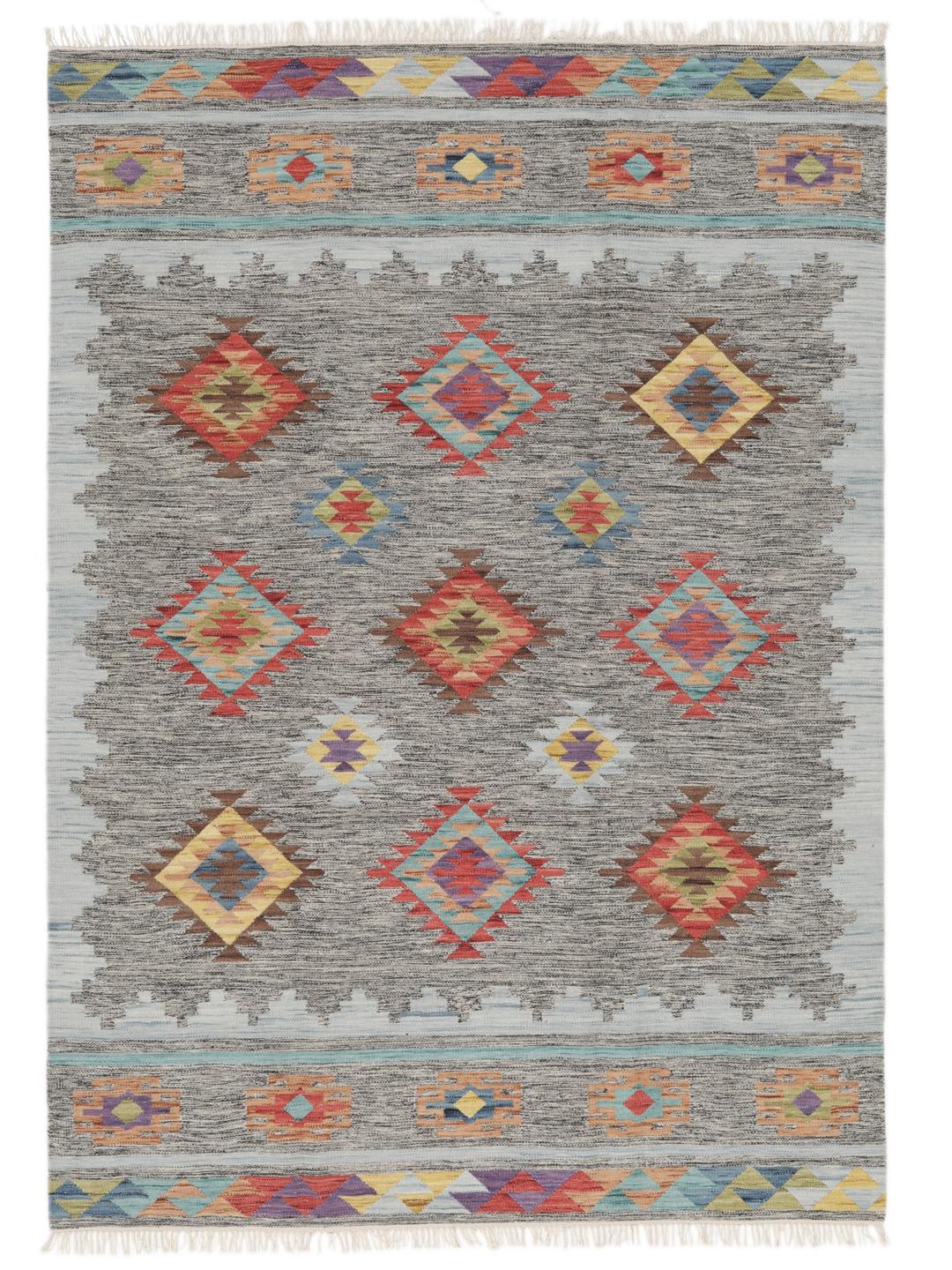 Tapete kilim indiano tecido à mão com padrões de diamante vibrantes sobre um fundo cinzento