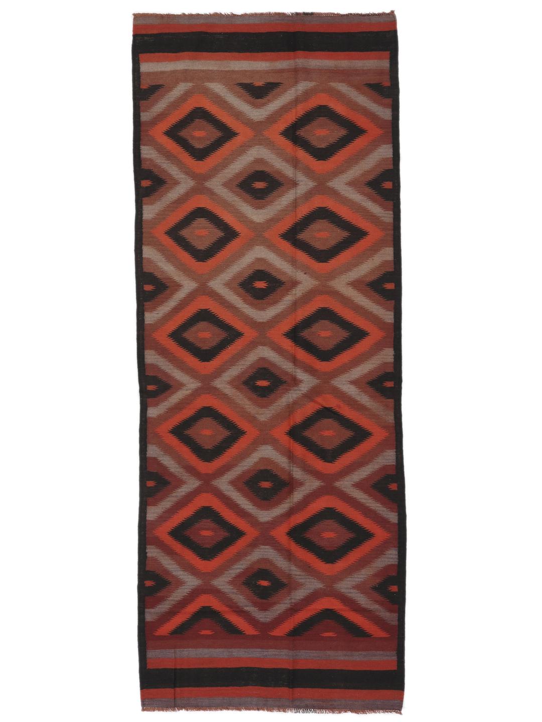Chemin de table Kelim afghan tissé à la main avec des motifs géométriques en losanges rouges, bruns et noirs