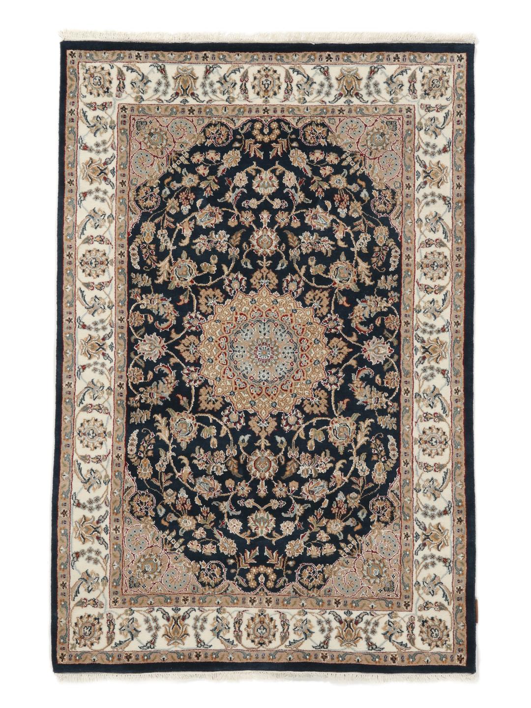 Tapis Nain Indo noué à la main provenant d'Inde avec un médaillon floral bleu central