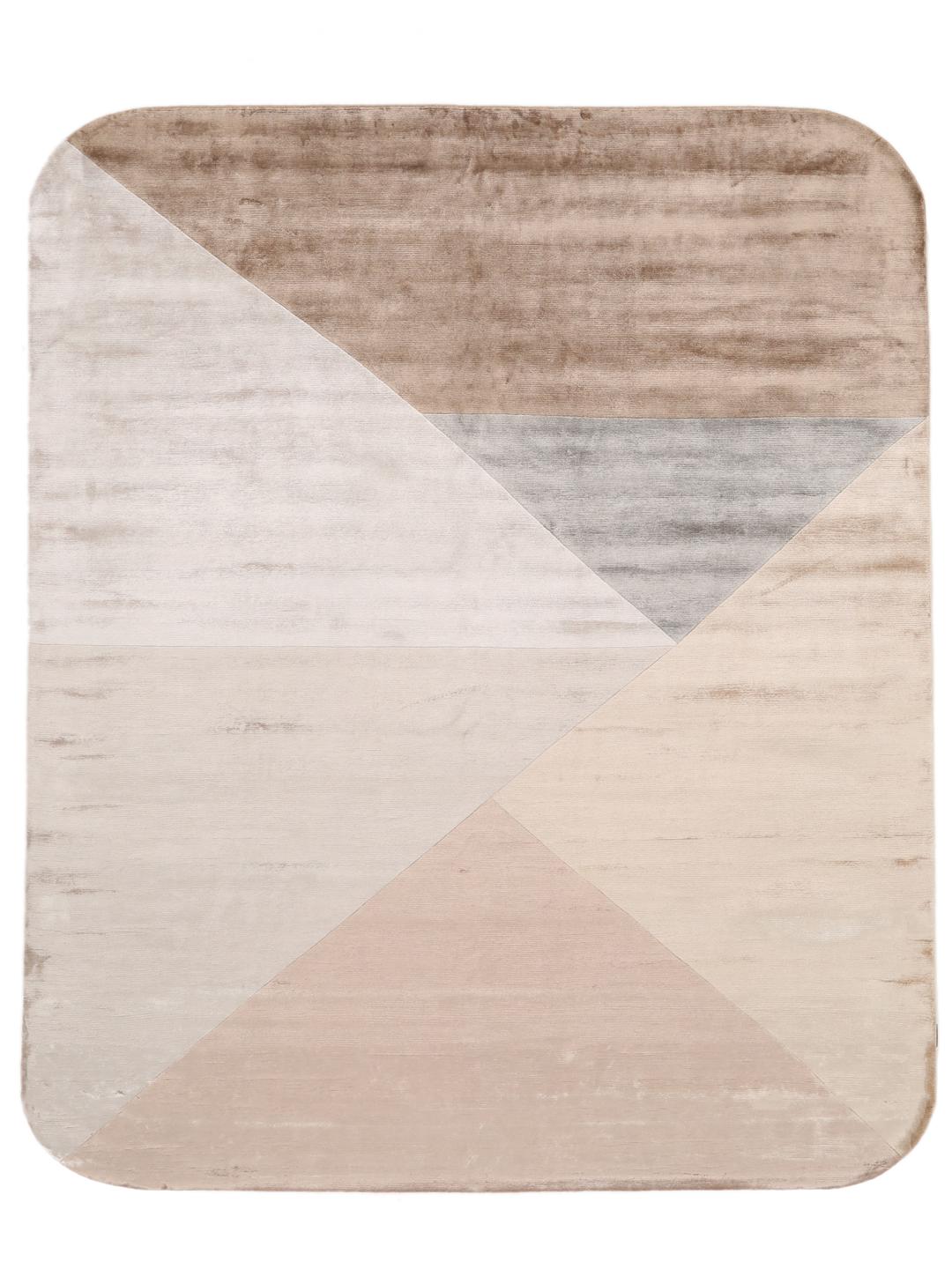 Handgeknoopt modern tapijt uit India in beige en grijze tinten.