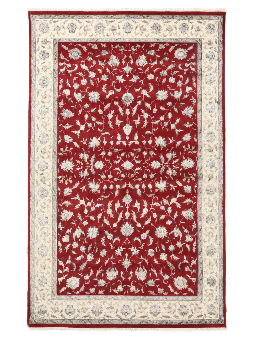 Ręcznie wiązany dywan Nain Indo z Indii o głębokim czerwonym tle i kremowych kwiatowych akcentach