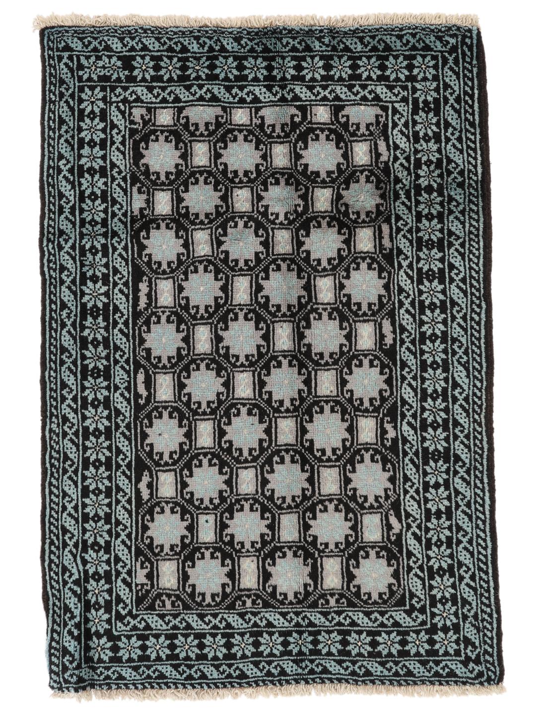 Håndknyttet Baluch-tæppe fra Mellemøsten med et sort og lyseblåt geometrisk design.