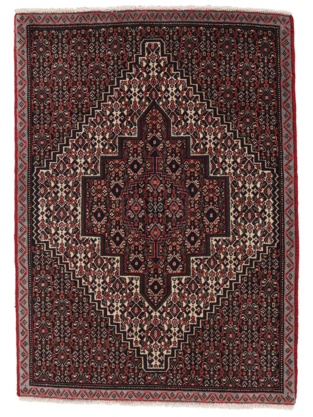 Ein handgeknüpfter Senneh-Teppich mit einem dunkelroten und schwarzen geometrischen Muster.