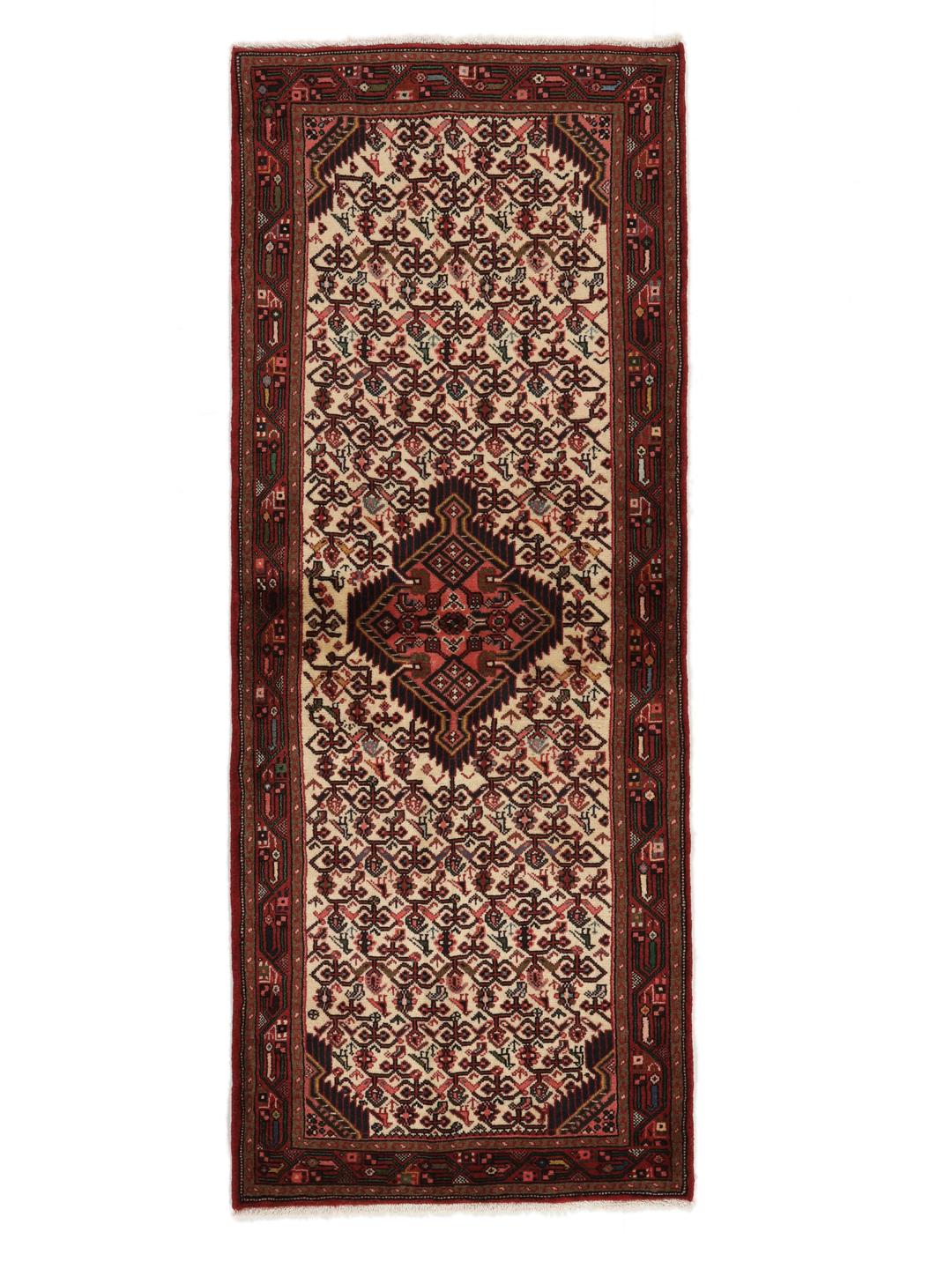 Een handgeknoopte Asadabad loper uit het Midden-Oosten met een rood en beige geometrisch patroon.