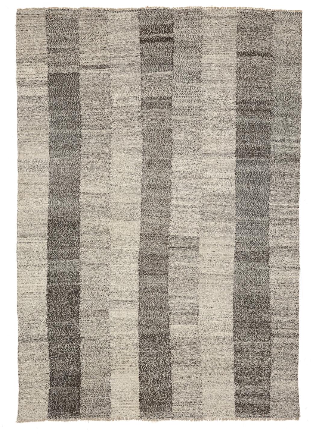 Håndvævet afghansk Kelim-tæppe med et stribet mønster i grå og beige toner.