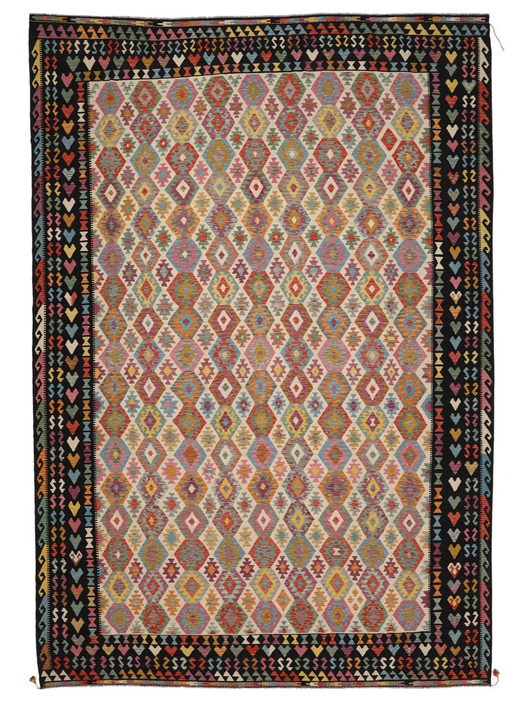 Een groot, uniek Afghan Kelim-tapijt met een levendig geometrisch ruitpatroon in een veelkleurig palet.