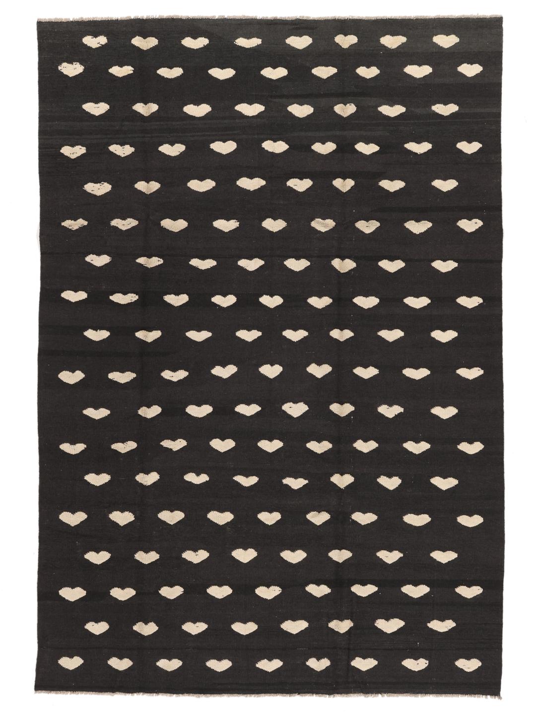 Tapis afghan tissé à la main avec un champ noir et un motif de cœurs répétés