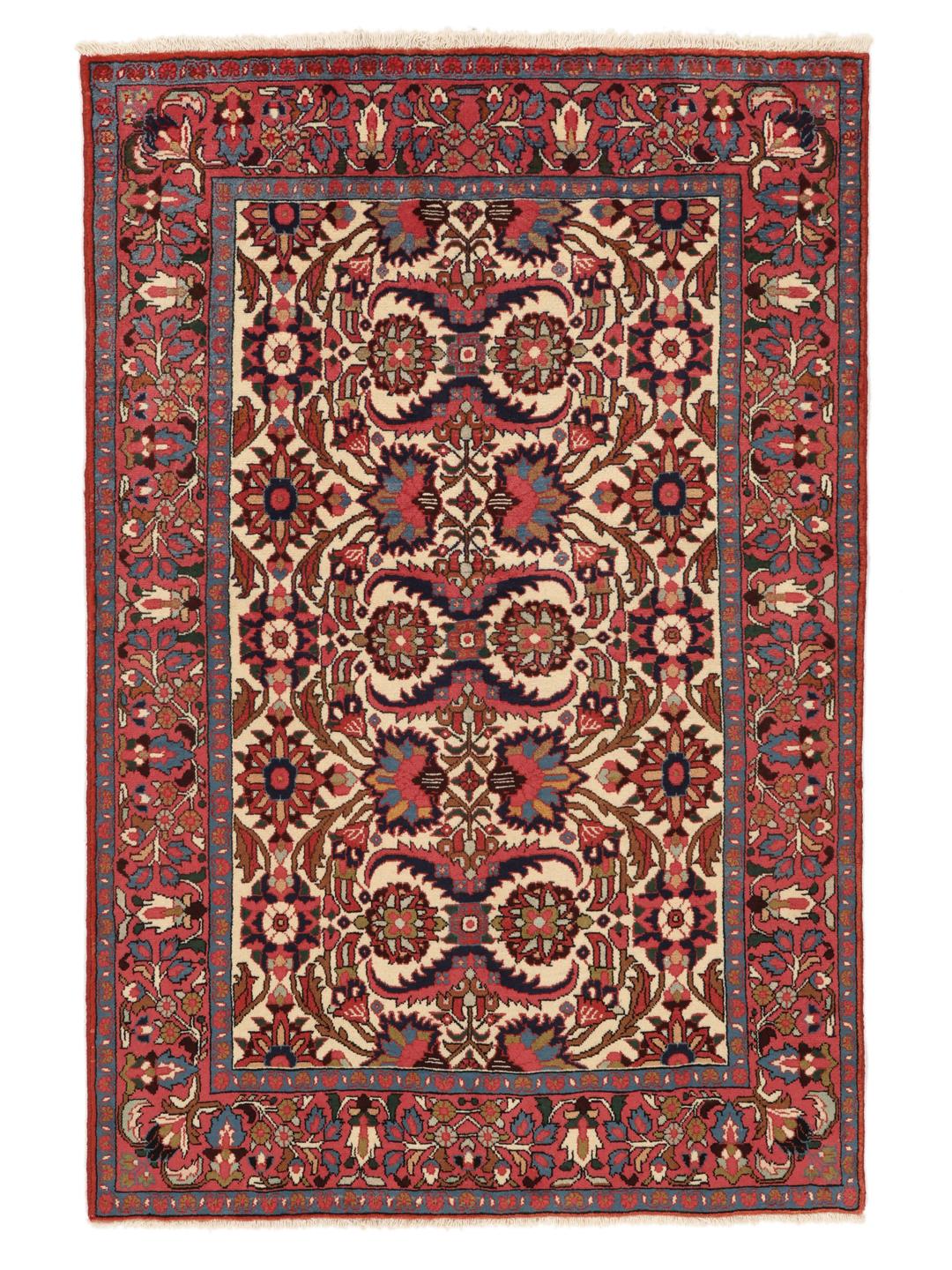 Handgeknoopt Rudbar-kleed met bloemmotieven in rood en beige uit het Midden-Oosten