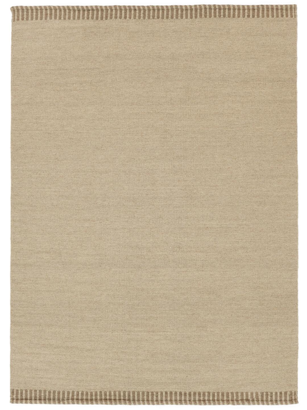 Beige tæppe med enkel vævet tekstur