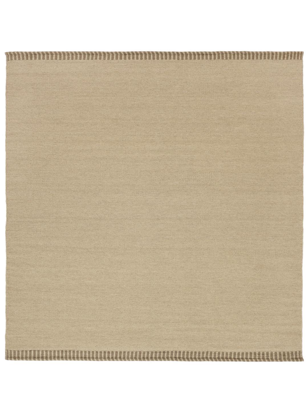 Beige geweven tapijt