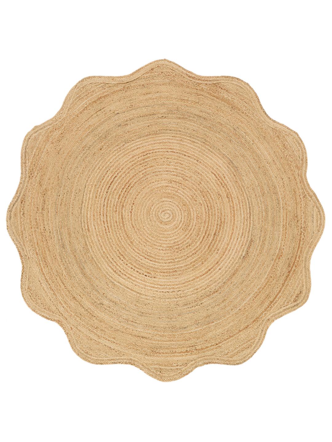 Rundt beige tæppe med bølget kant vævet af naturlig jute