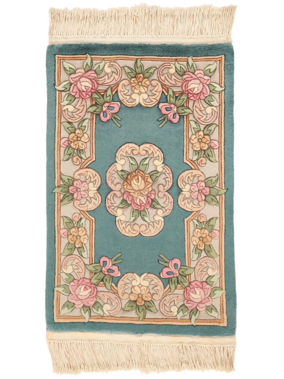 Håndknyttet kinesisk tæppe med blomstermotiver i teal, pink og beige